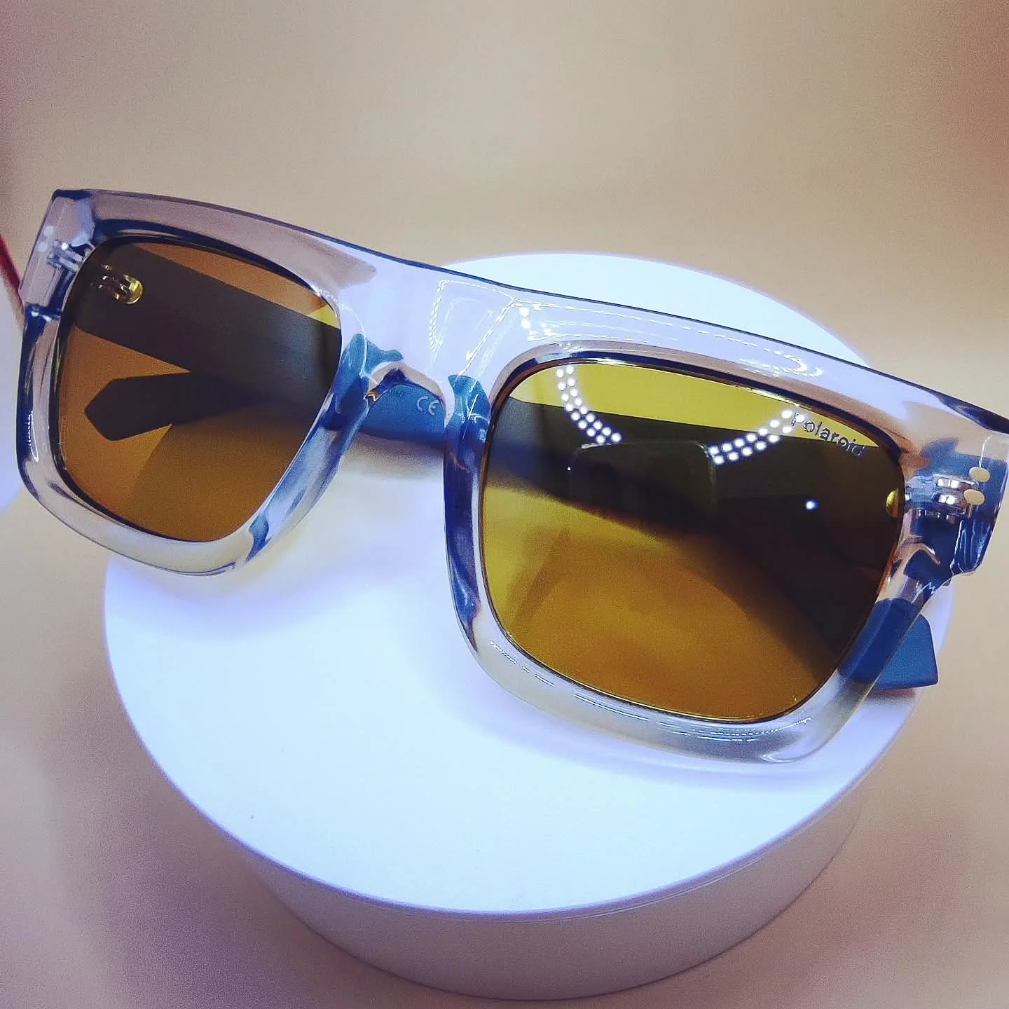 Gafas de sol Polaroid montura transparente azul cristal - Óptica Francés Jaén