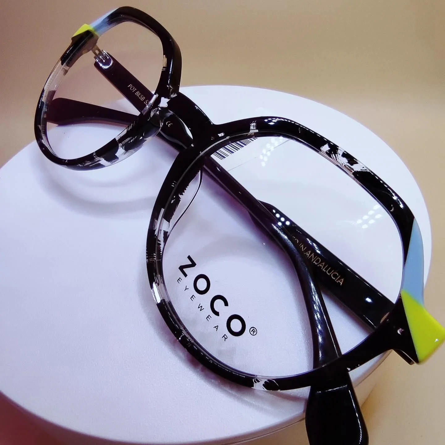 Montura Zoco Eyewear negra mármol puntas neon diseñada en Andalucía - Óptica Francés Jaén